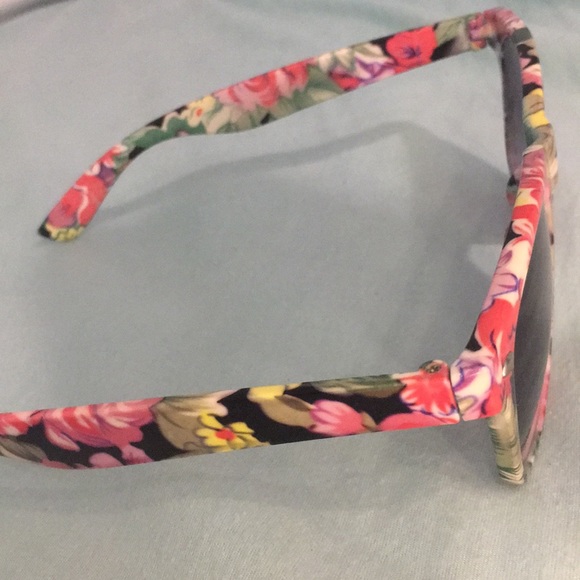 Flower sunglasses - Picture 2 of 3